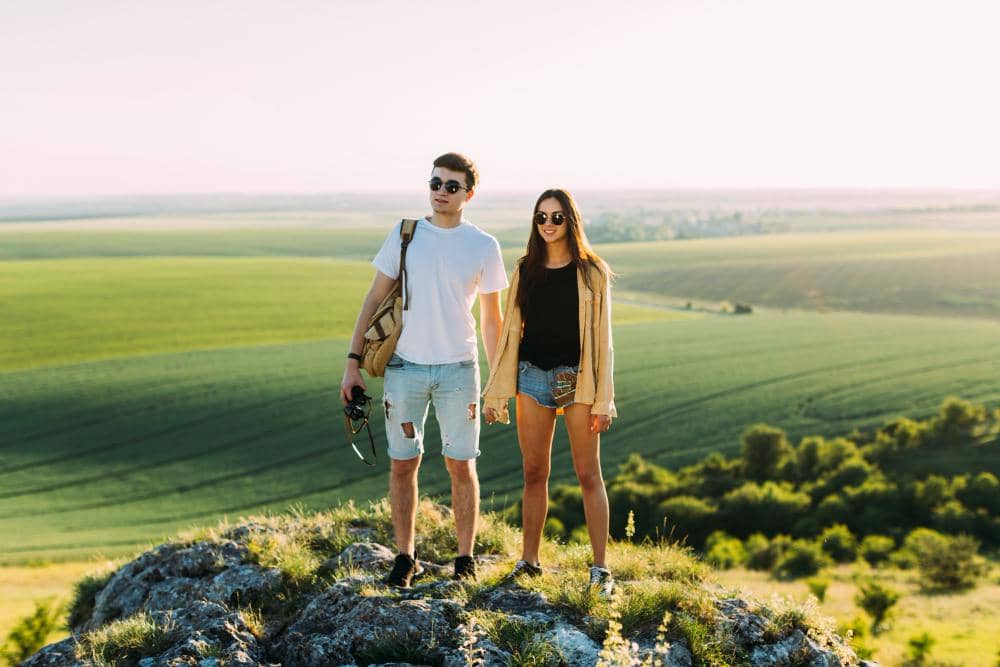 7 Ide Liburan Digital Detox bareng Pasangan saat Long Weekend