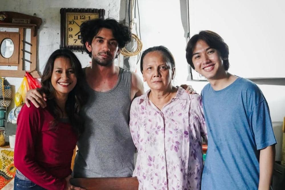 Review Film 'Semua Akan Baik-Baik Saja': Drama Keluarga yang Emosional