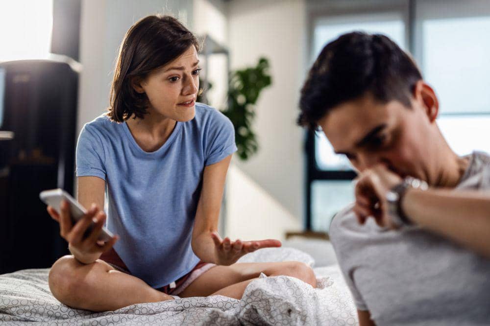8 Cara Menghadapi Pasangan yang Selalu Mengungkit Masa Lalu