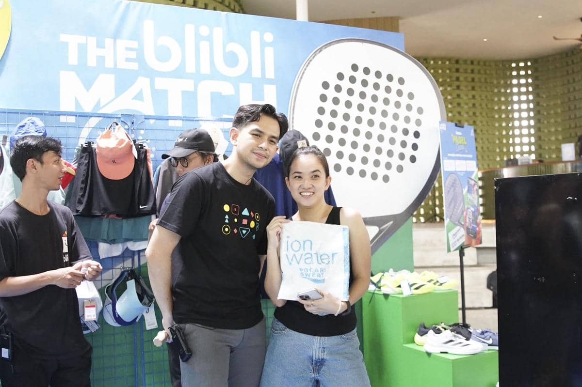 Di setiap kota, peserta bisa langsung mencoba berbagai perlengkapan padel lewat aktivitas interaktif, mulai dari demo racket hingga konsultasi dengan expert yang semuanya terhubung langsung ke platform Blibli (1).jpg