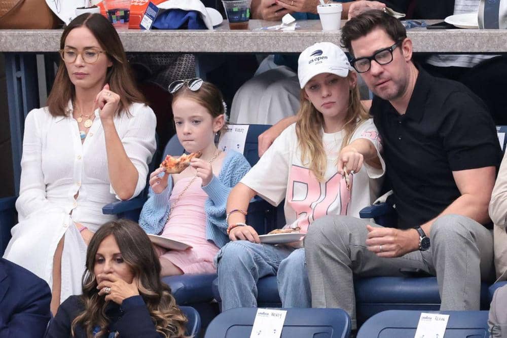Emily Blunt, John Krasinski, dan anak-anaknya