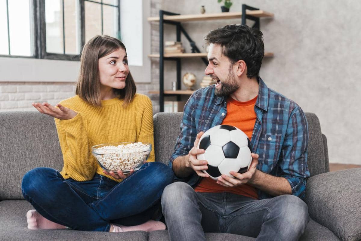 manfaat nobar bola untuk hubungan
