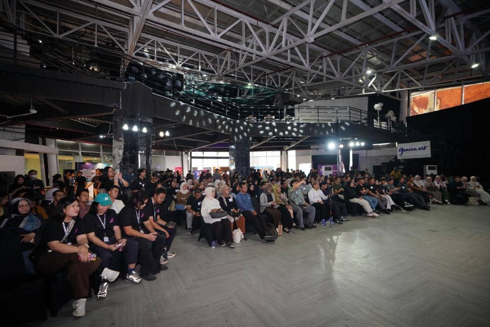 Full House - Opening Session.JPG