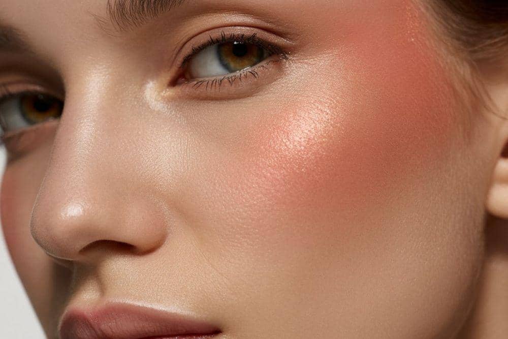 5 Tips Memilih Blush untuk Kulit Berminyak agar Makeup Tahan Lama