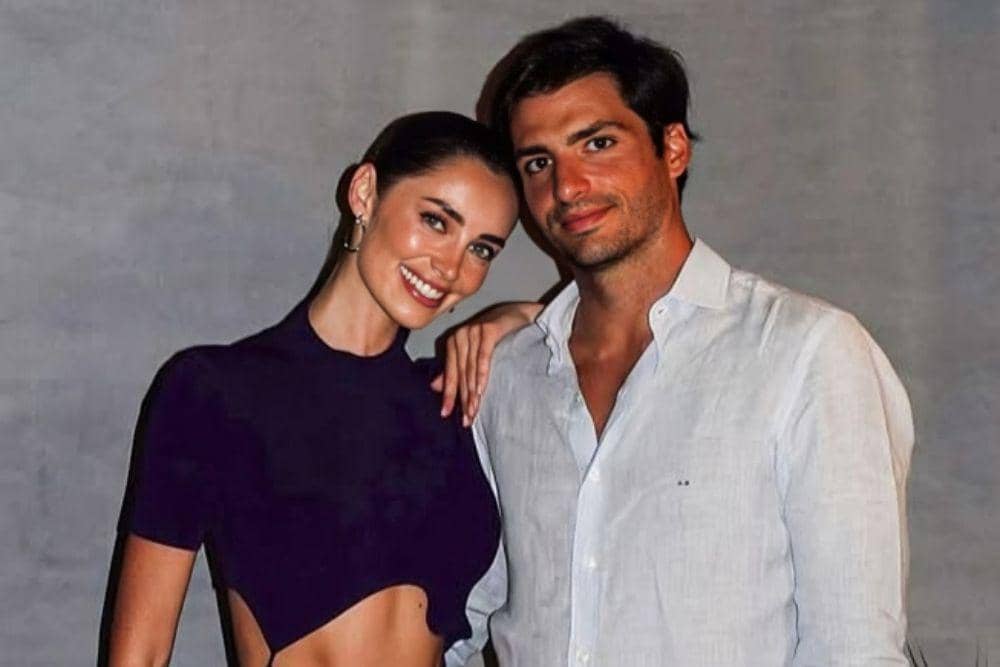 Carlos Sainz Jr. dan Rebecca Donaldson