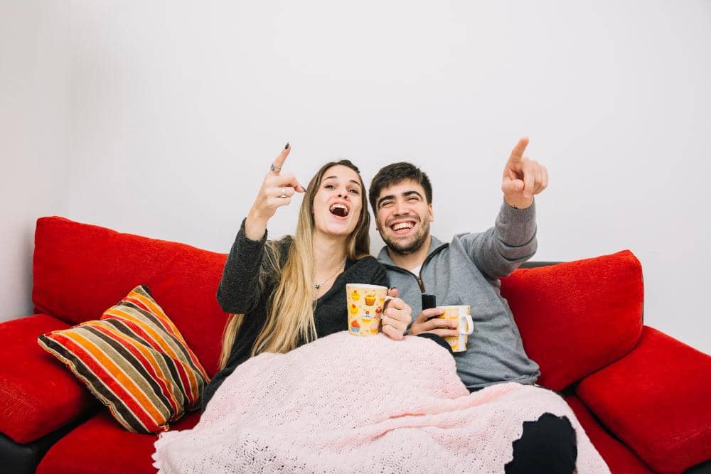 Hal Romantis yang Bisa Dilakukan Saat Nobar Bola
