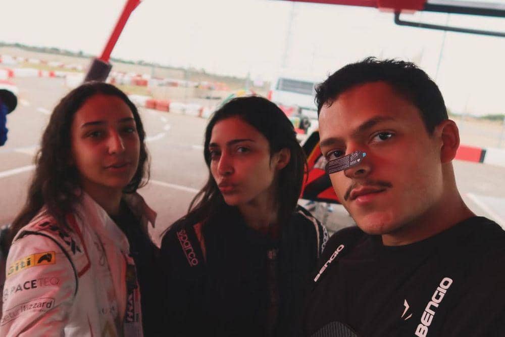 Amna Al Qubaisi dan saudaranya