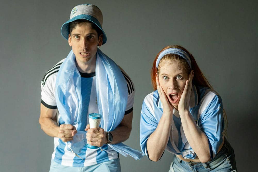 Pacar Lebih Pilih Nonton Bola daripada Pasangan