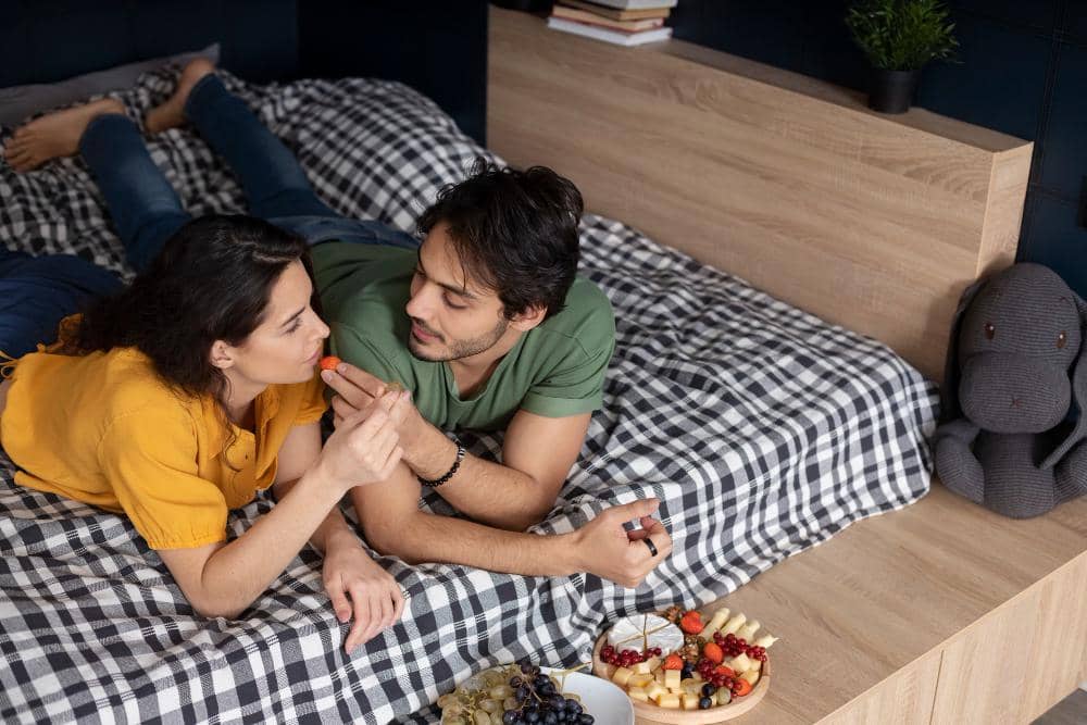 Hal Romantis yang Bisa Dilakukan Saat Nobar Bola