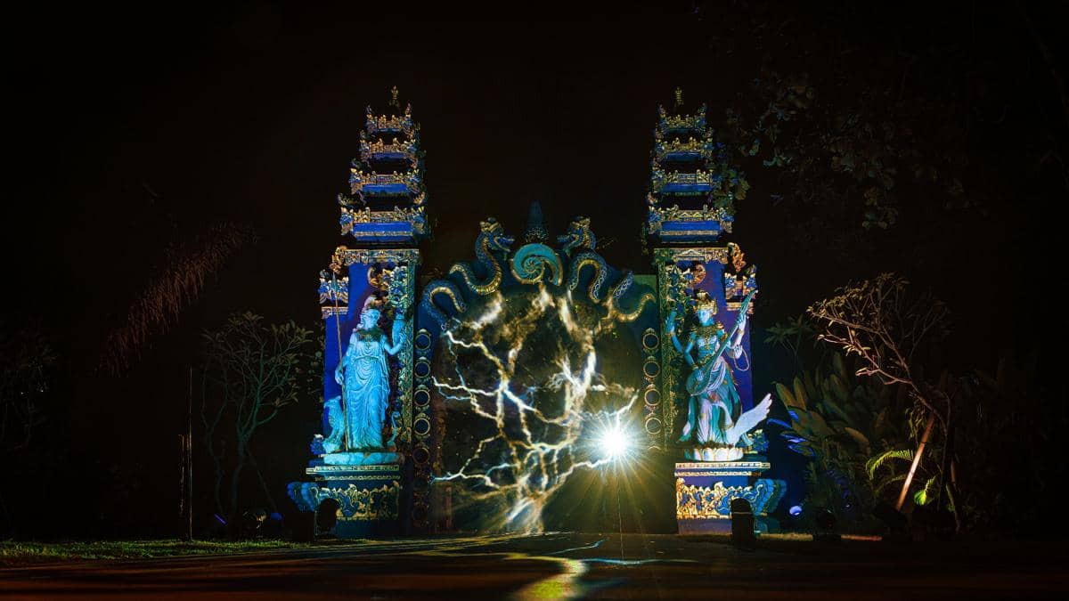 Nuanu Gate.jpg