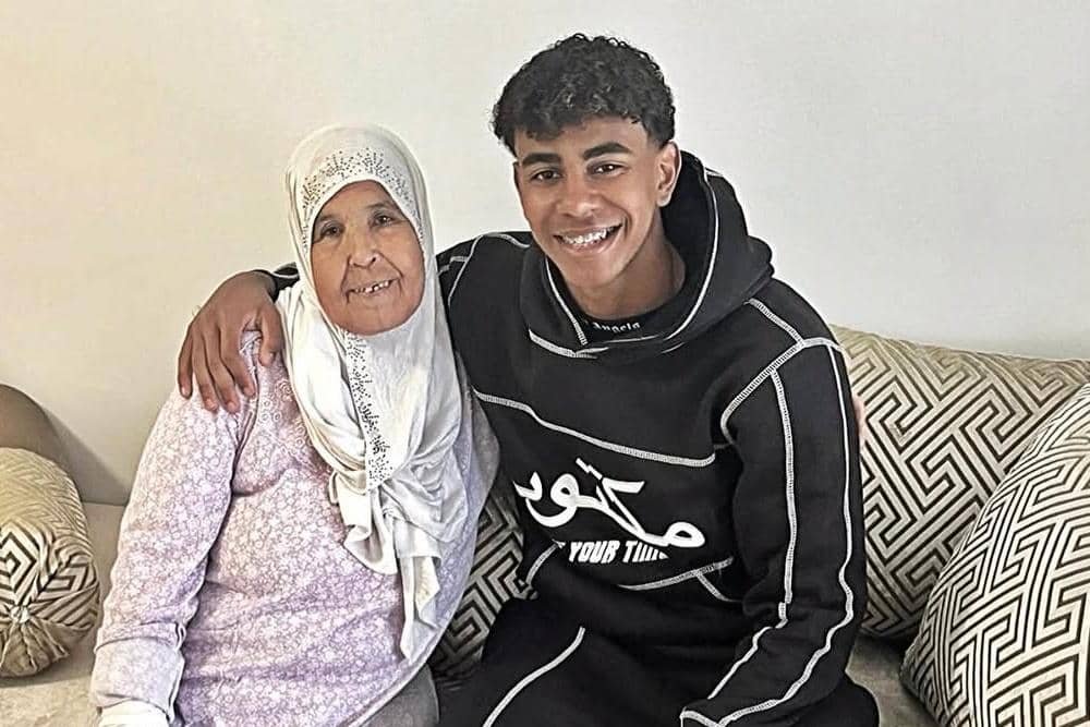 📸 - Lamine Yamal with his grandmother.♥️🇲🇦.jpg
