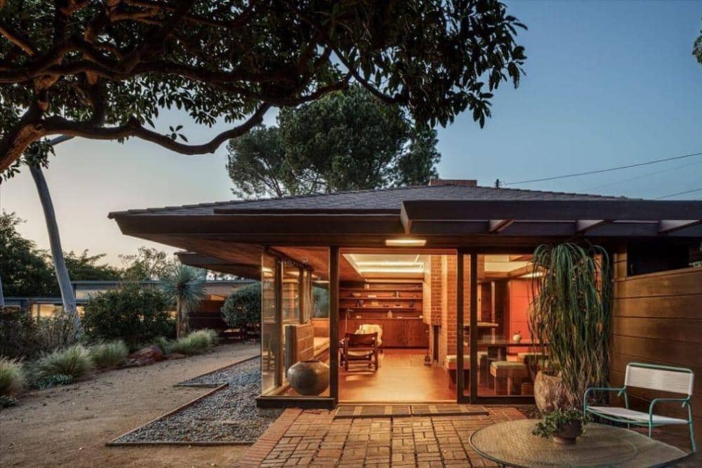 modernlivingla.com
