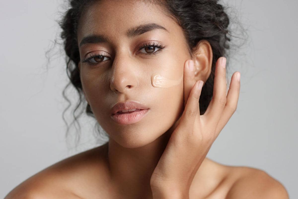 5 Rekomendasi BB Cream Brand Lokal untuk Usia 40 Tahun ke Atas