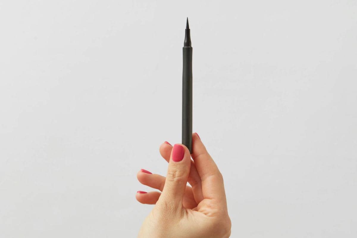 cara pakai eyeliner grafis pemula