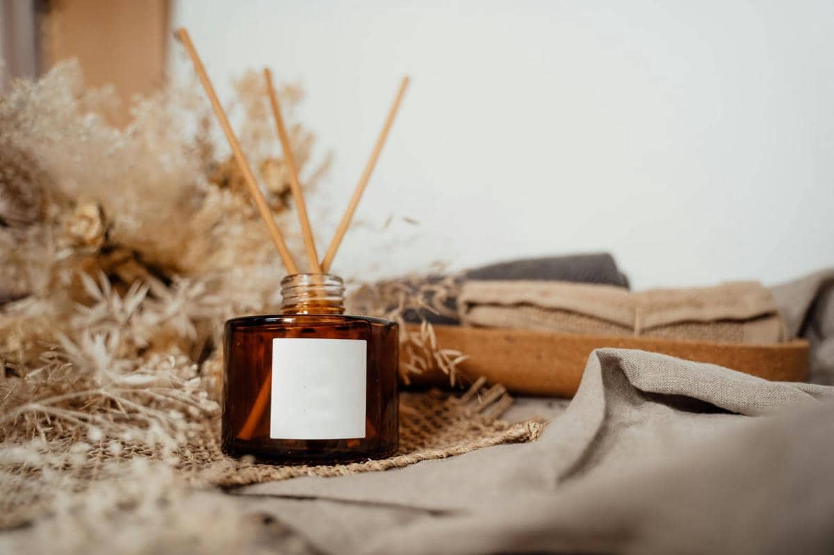 7 Rekomendasi Reed Diffuser Lokal Terbaik, Cocok untuk Kamar Tidur