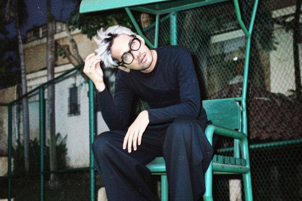 Rumitnya Situationship dalam Lagu "People On The Side" - Oslo Ibrahim