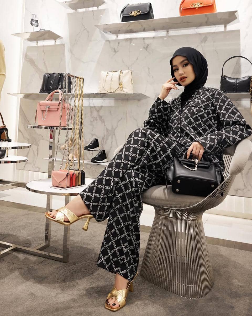 gaya hijab clean luxury