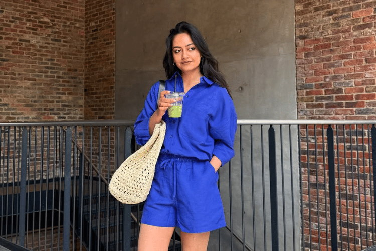 Atasan Warna Cobalt Cocok dengan Bawahan Warna Apa? Ini 7 Idenya!