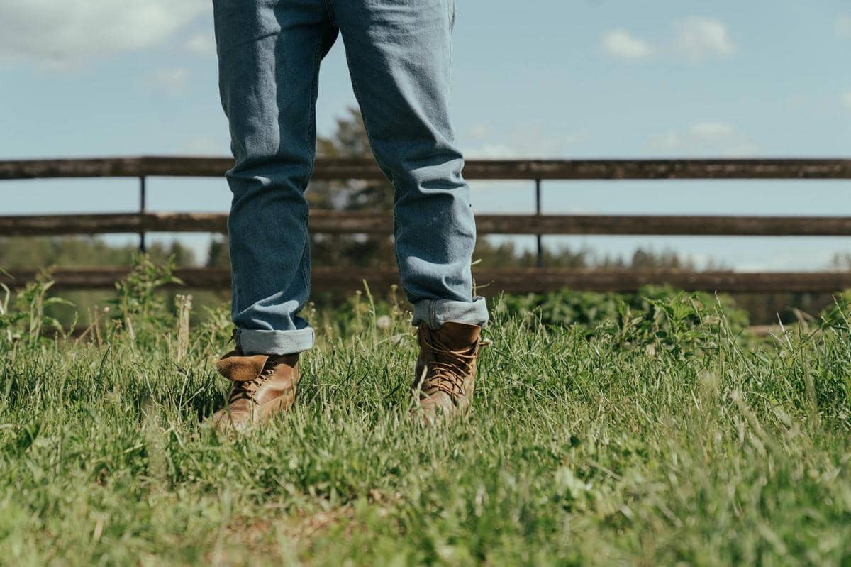 5 Kesalahan Memakai Celana Jeans yang Bisa Membuat Tubuh Terlihat Kurang Proporsional