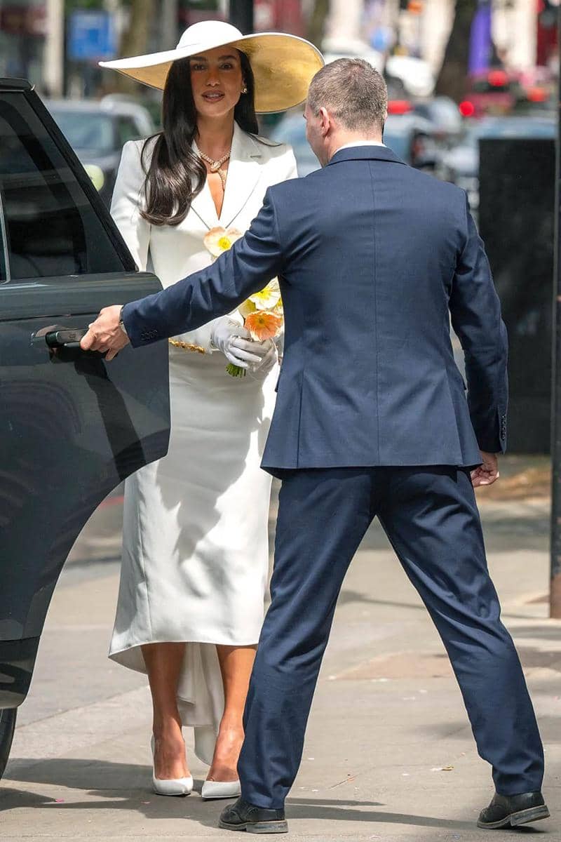 Dua-Lipa-Callum-Turner-wedding-03-060126-27df9a99c11543689dc180c4feeae6de.jpg