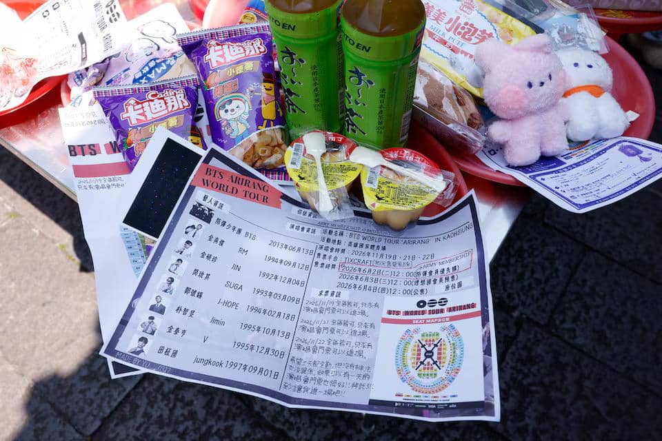 ARMY berdoa ke kuil untuk war tiket konser BTS