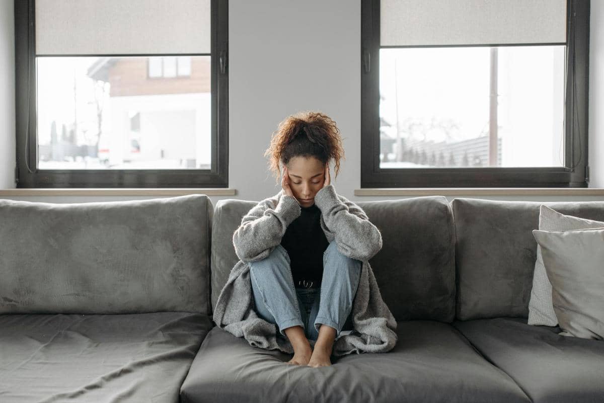 7 Cara Menghilangkan Overthinking ke Pacar, Hati Lebih Tenang