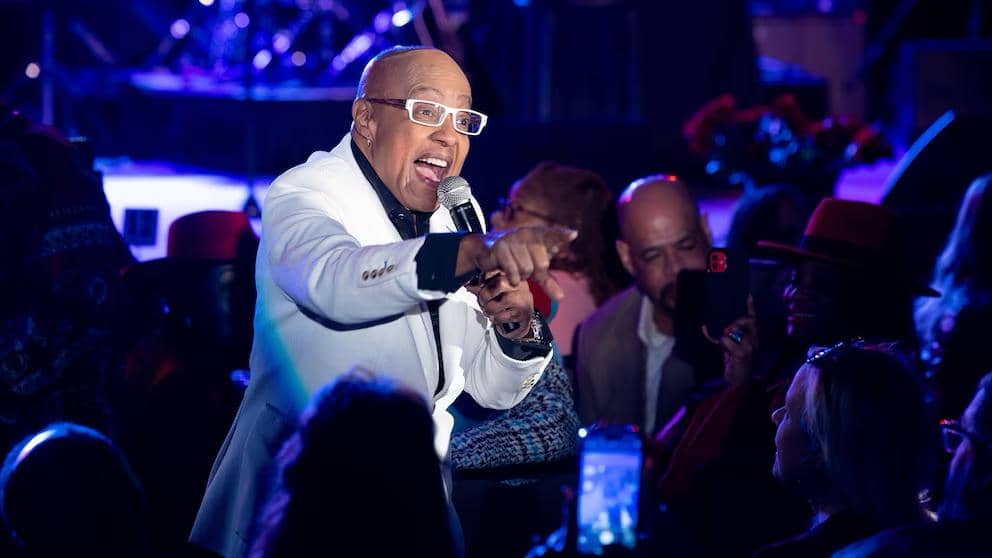 Meninggal Dunia, ini 10 Lagu Hits Peabo Bryson Salah Satunya "A Whole New World"