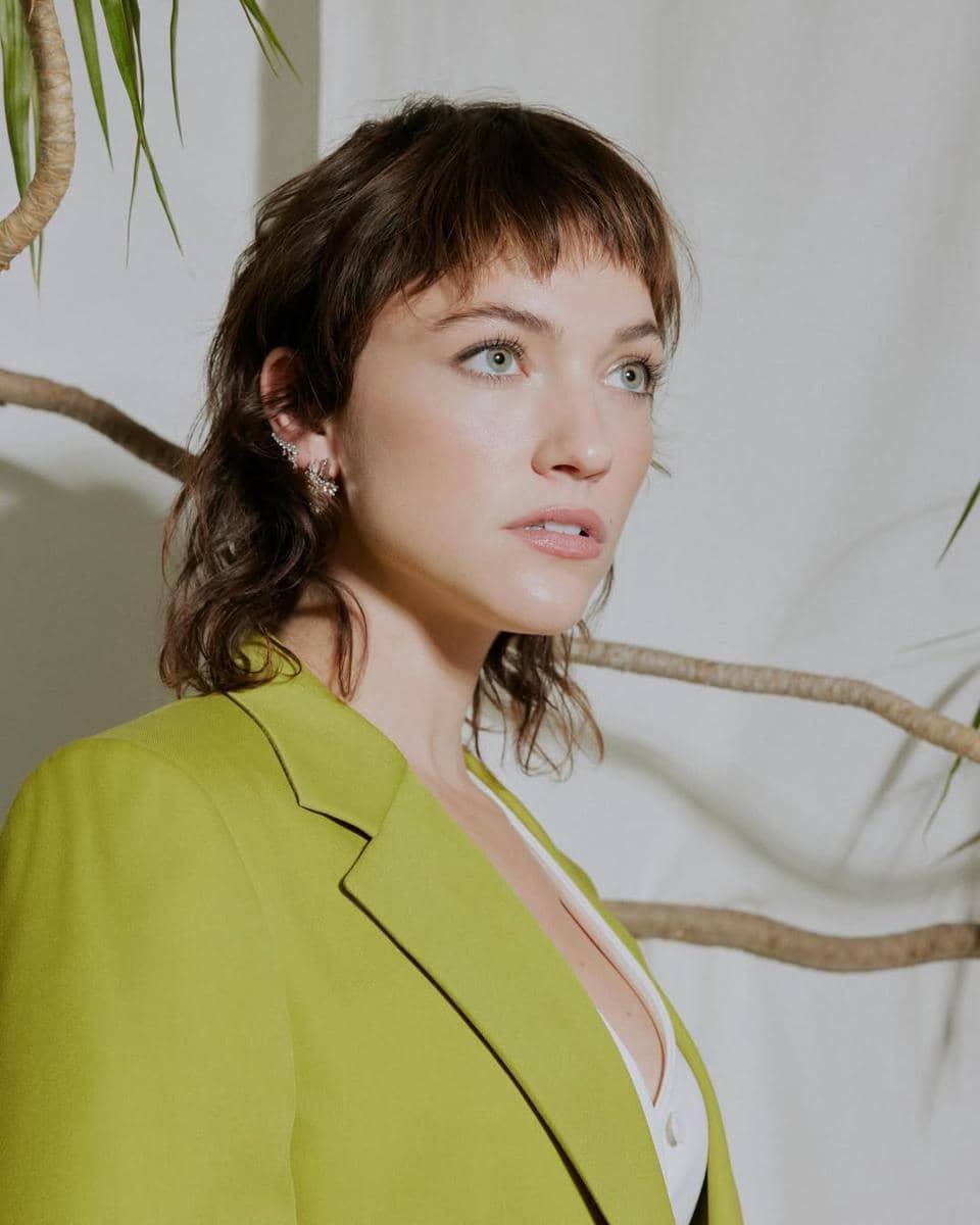 Violett Beane