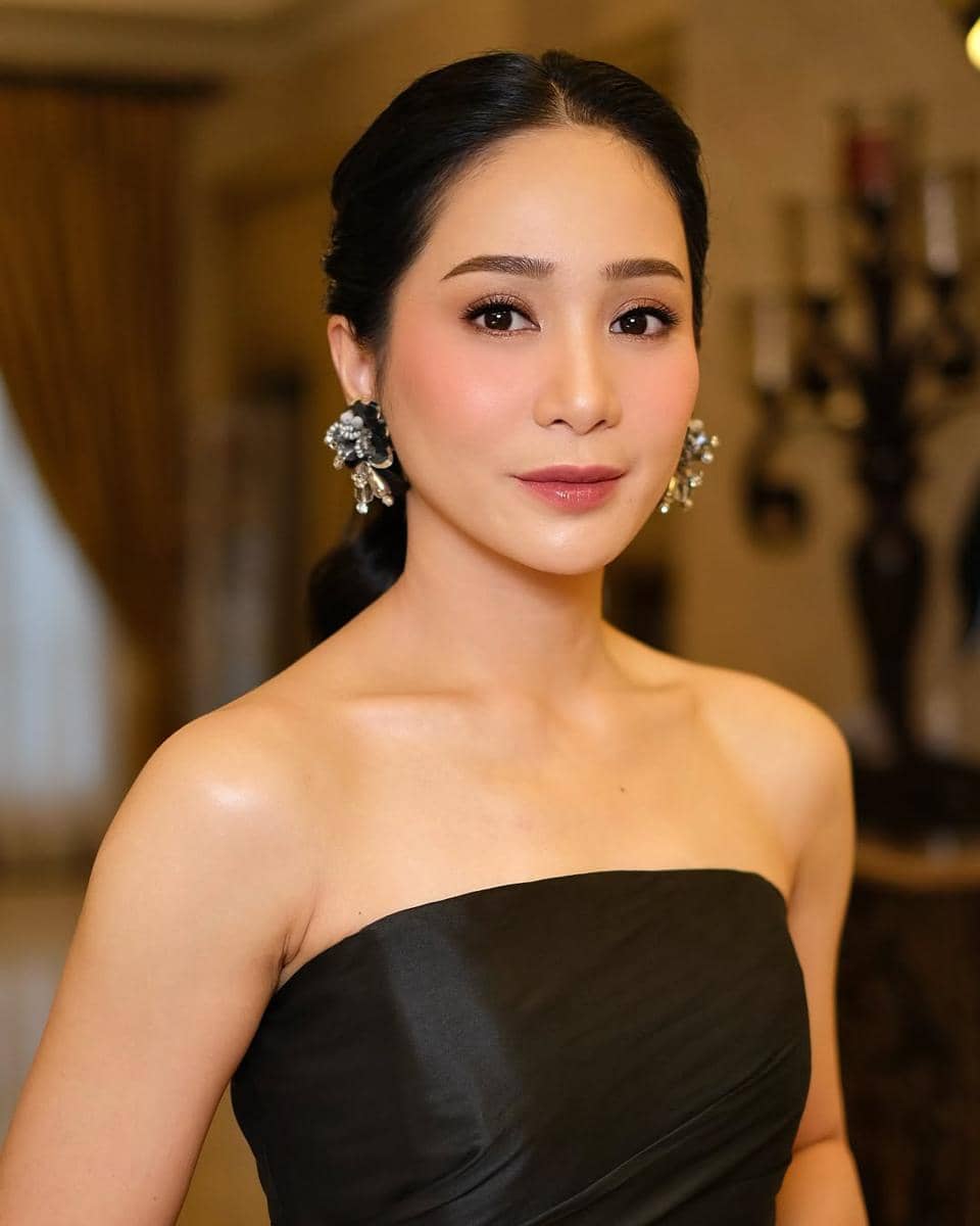 profil dan biodata Bunga Zainal