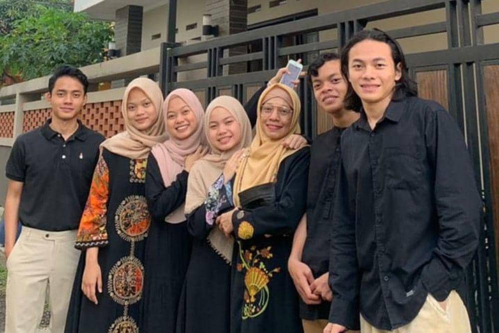 Tsaqib dan keluarganya