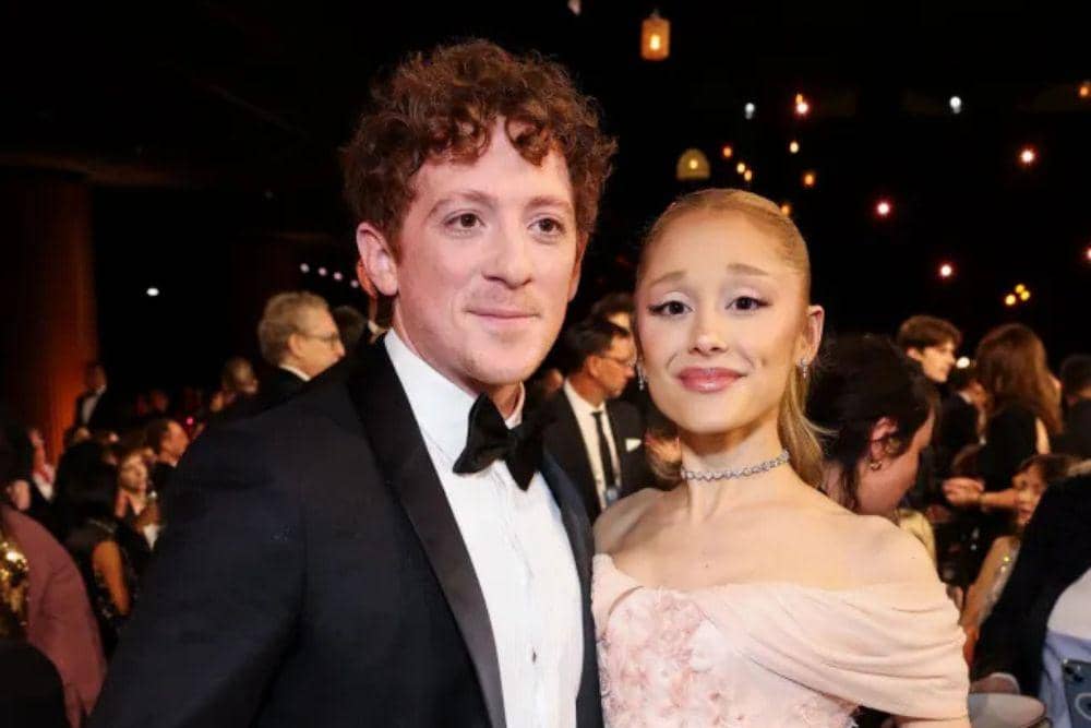 Ariana Grande dan Ethan Slater