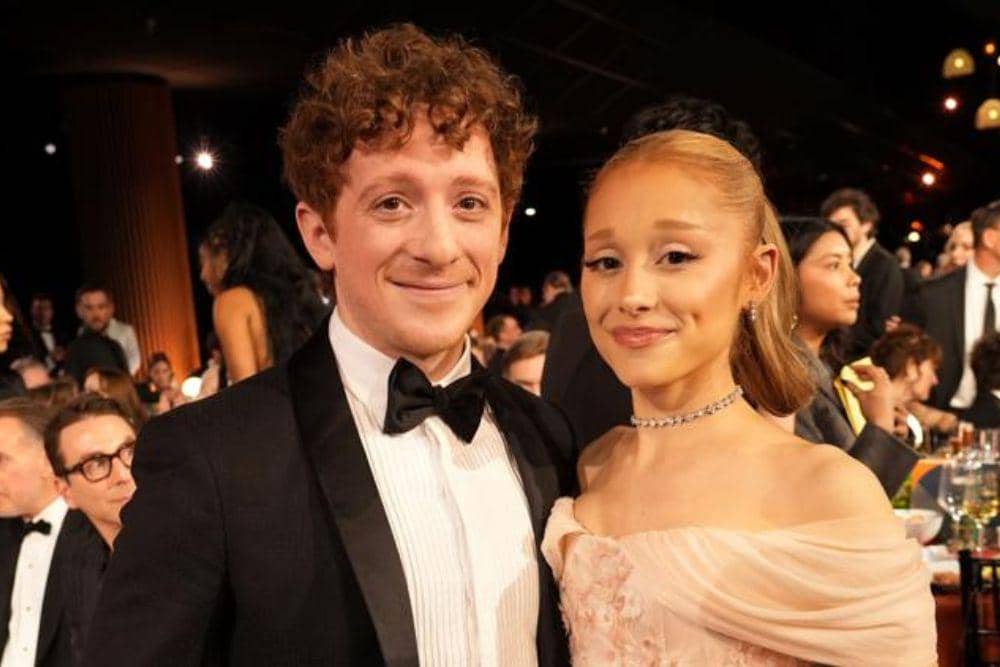 Ariana Grande dan Ethan Slater