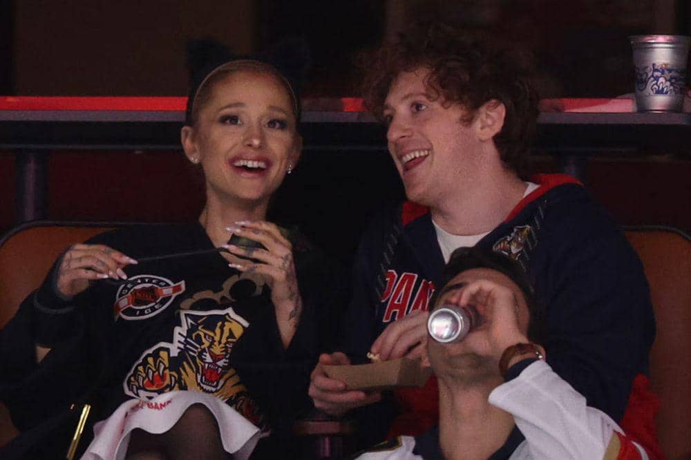 Ariana Grande dan Ethan Slater