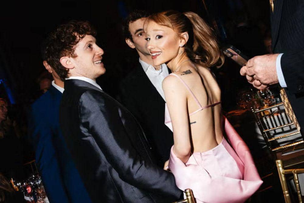 Ariana Grande dan Ethan Slater