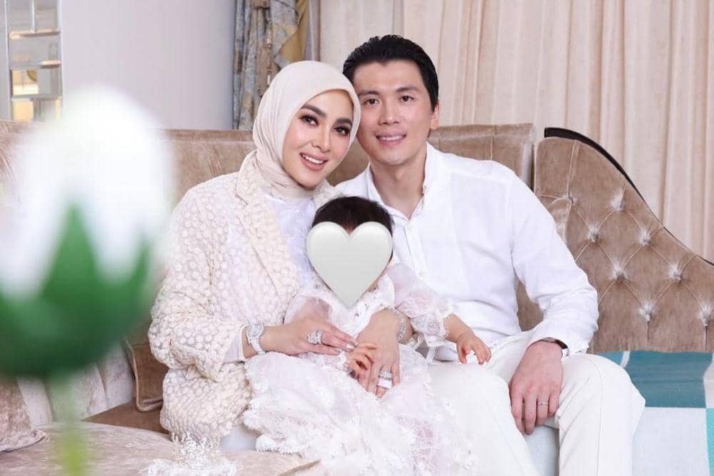 Syahrini dan Reino Barack