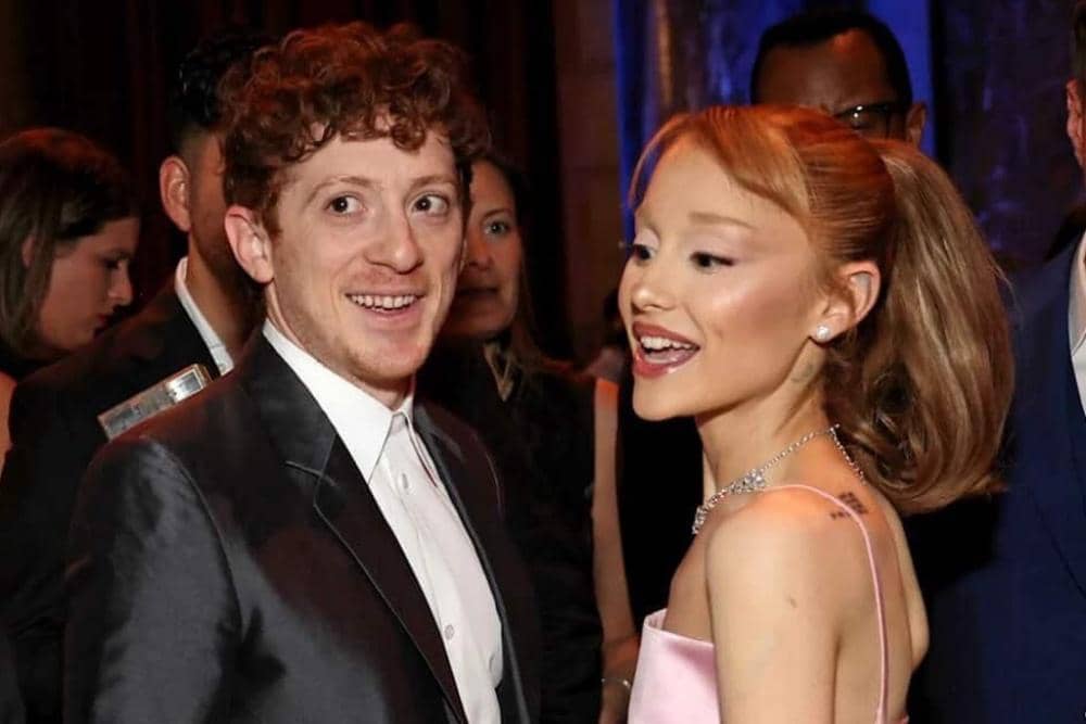 Kisah Cinta Ariana Grande dan Ethan Slater