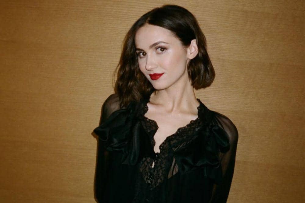 Intip Makeup Look Maude Apatow yang Elegan dan Sophisticated