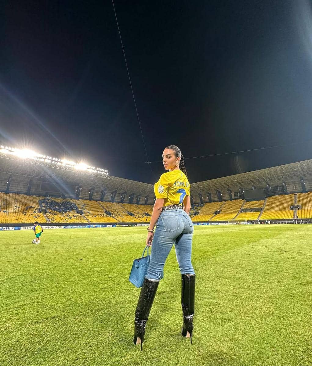 inspirasi outfit stadion a la WAGs