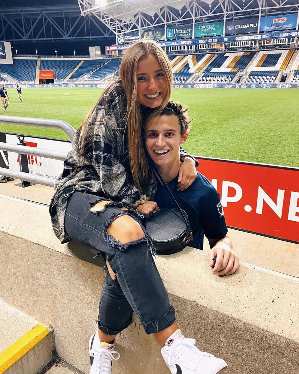 inspirasi outfit stadion a la WAGs
