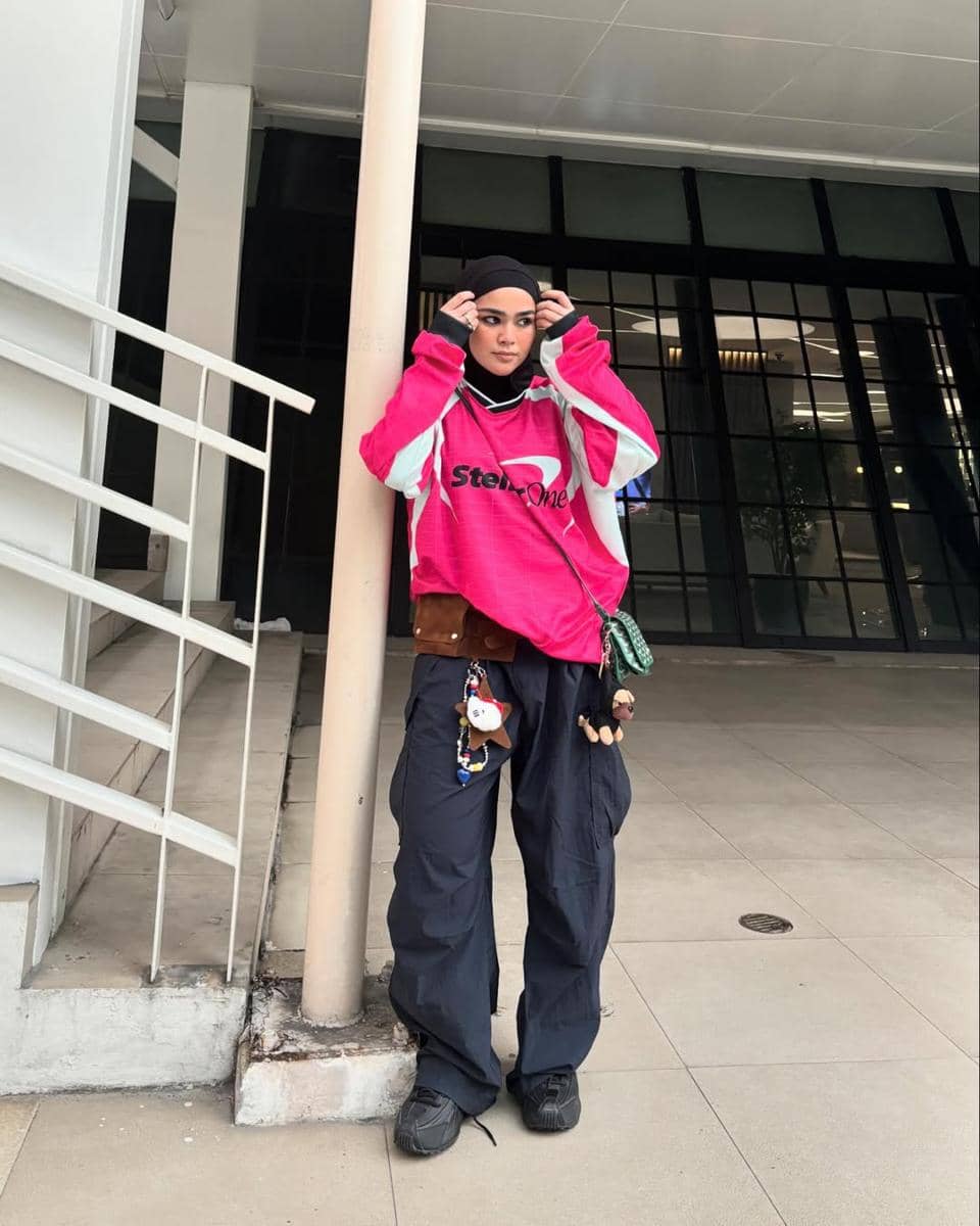 outfit jersey bola perempuan hijab 