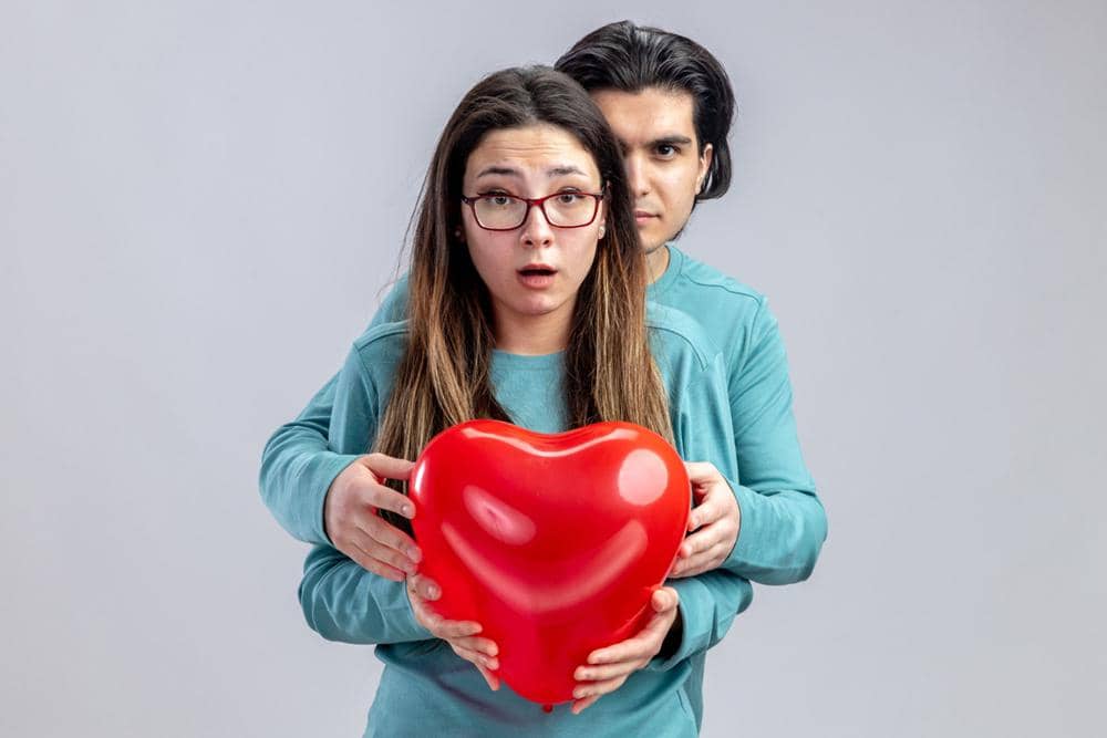 6 Tanda Emotional Abuse yang Awalnya Keliatan Romantis, Hati-Hati!