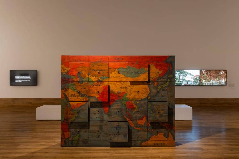 5. Eddy Susanto (b. Indonesia, 1975) Sea of Spice (emas abad 16) (2013). Installation view of Menelan Cakrawala at Museum MACAN, Jakarta, 2026 Photo_ Liandro Siringoringo.jpg