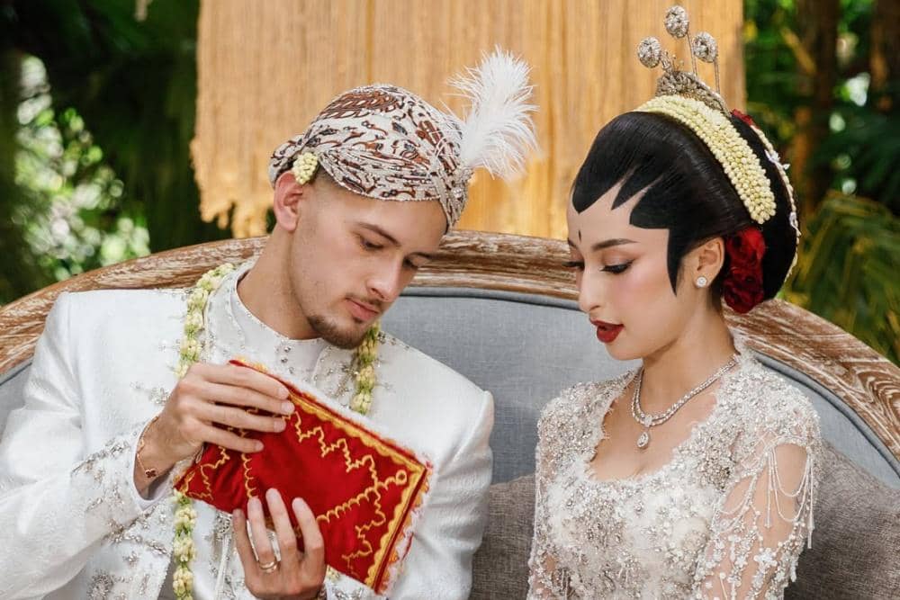 Pernikahan Jennifer Coppen dan Justin Hubner