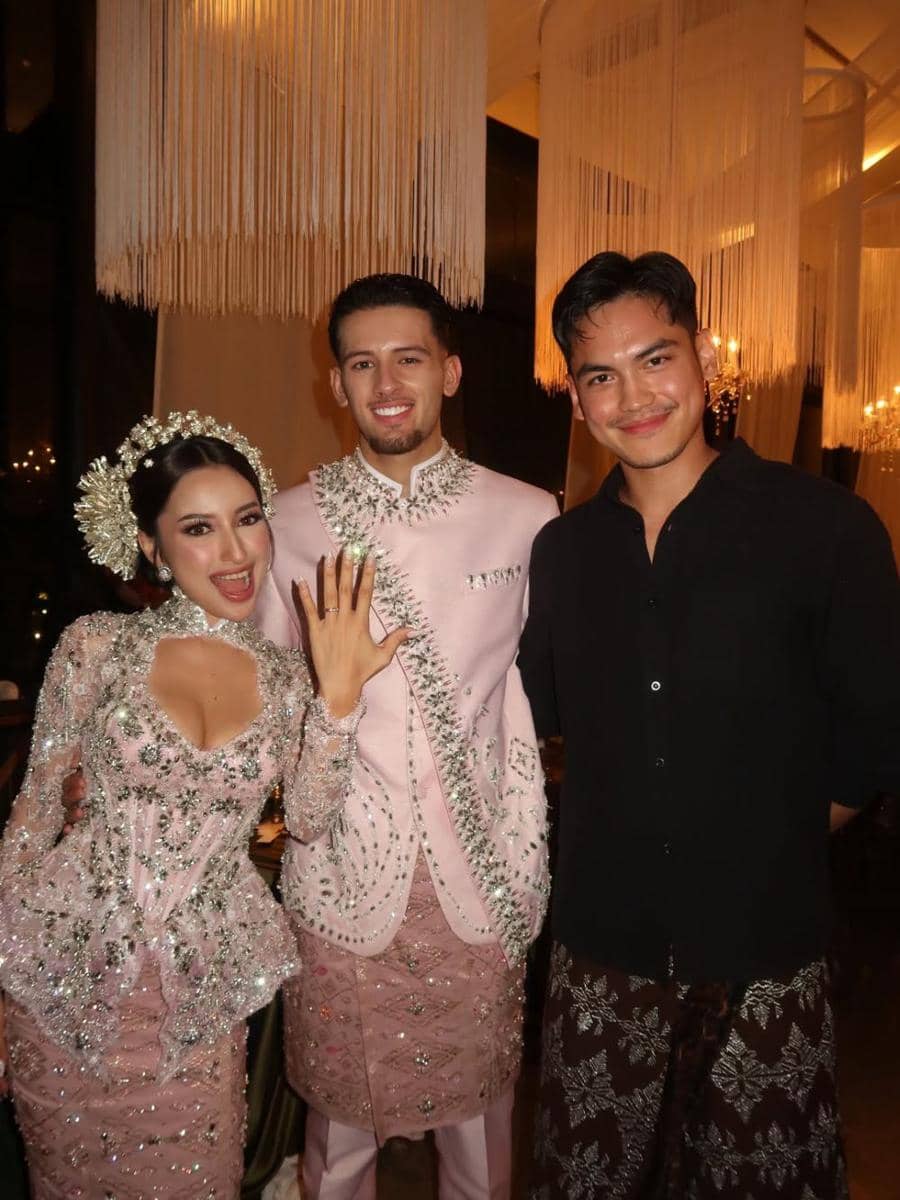 Pernikahan Jennifer Coppen dan Justin Hubner