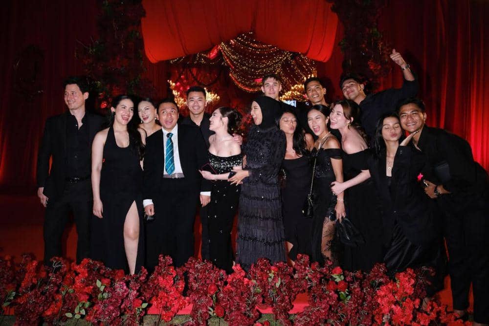 11 Potret Artis di Pernikahan Jennifer Coppen dan Justin Hubner