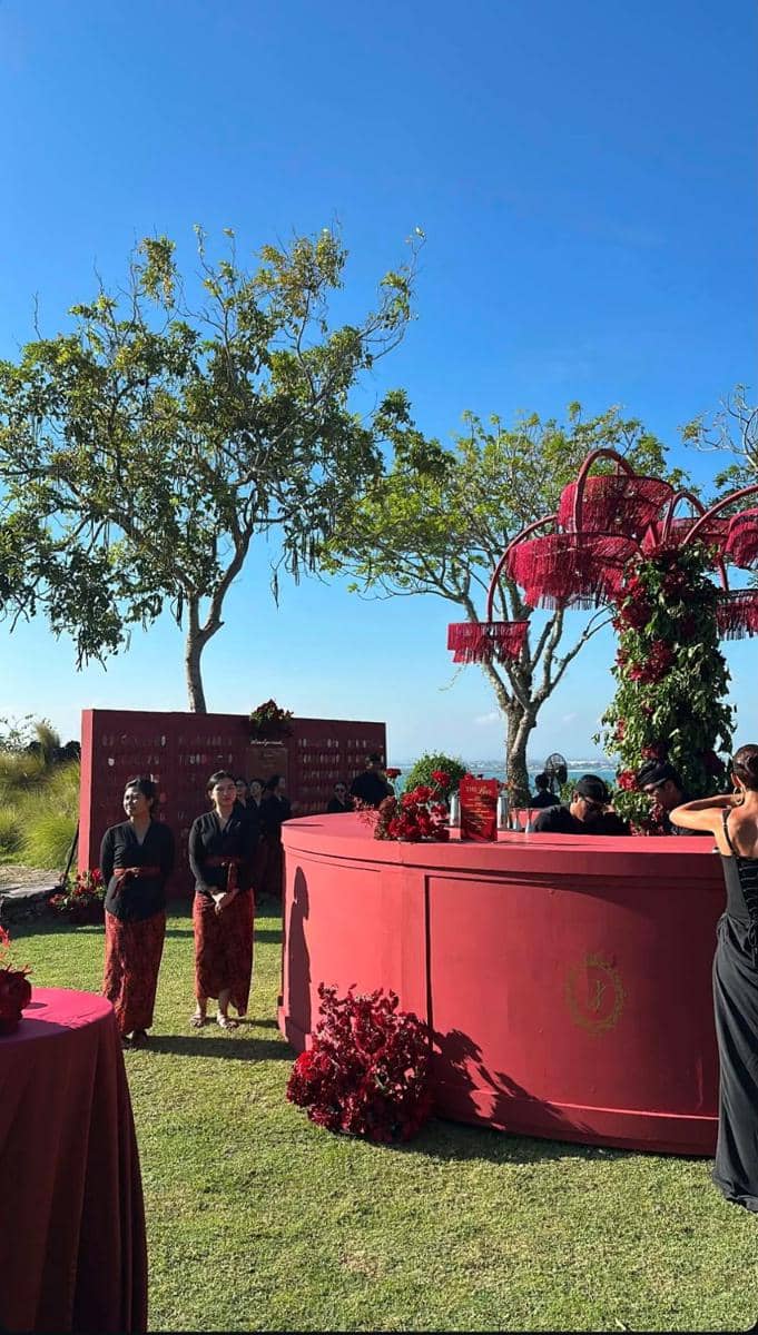 Dekorasi Pernikahan Jennifer Coppen dan Justin Hubner