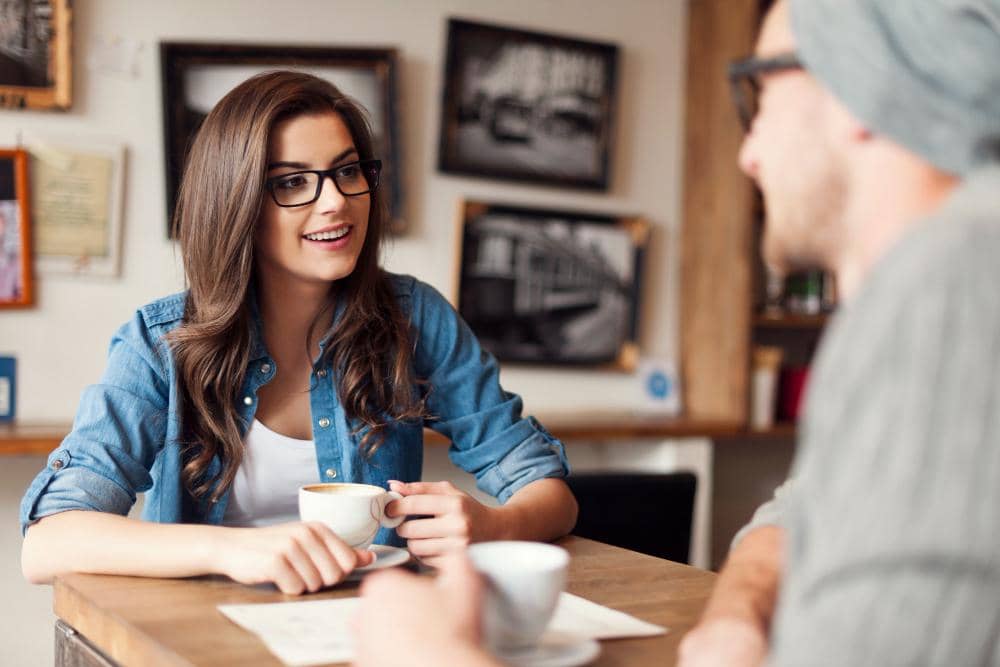 5 Zodiak yang Rentan Oversharing saat Kencan Pertama, Ada Gemini!