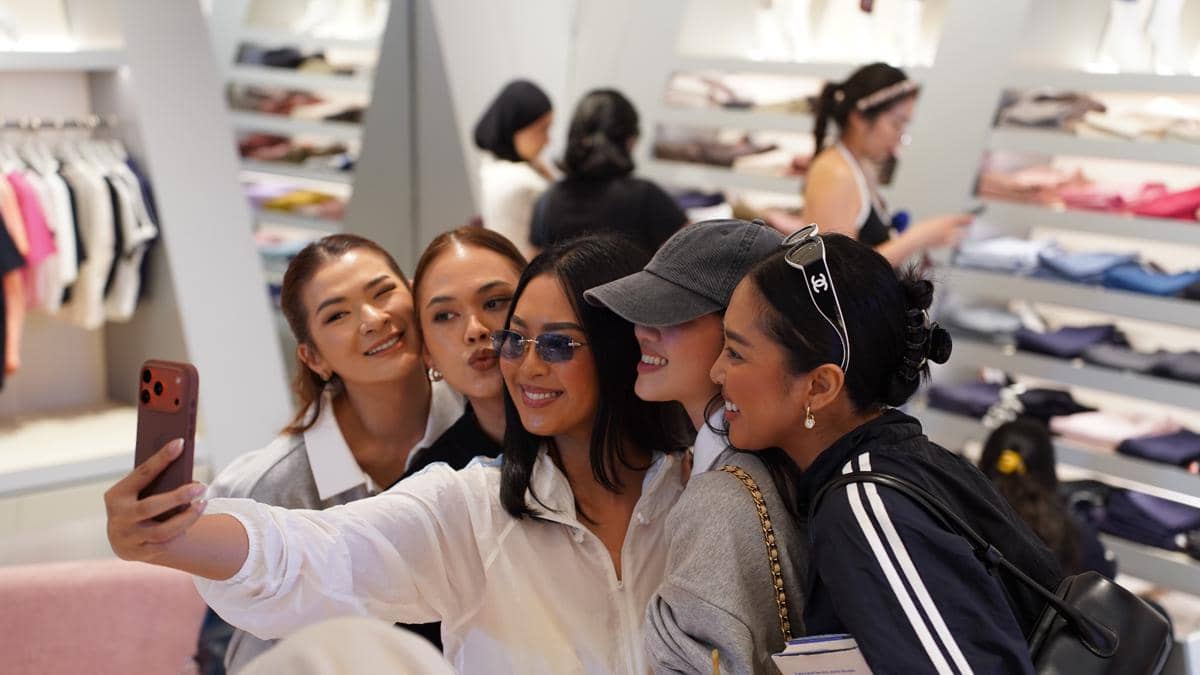 ki - ka_ Anaz Siantar, Kallula, Eliz Rahajeng, Elxi Elvina, dan Maria Rahajeng di Store XEXYMIX Indonesia.JPG