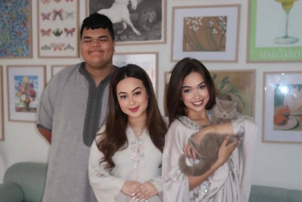happy eid al fitr from my family to yours ᡣ𐭩ྀིྀི₊ ⊹ (1).jpg