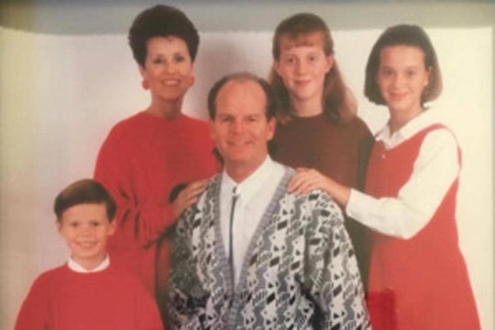 rs_300x300-151127143941-300-katy-perry-family-photo-throwback-ezgif.com-avif-to-jpg-converter.jpg